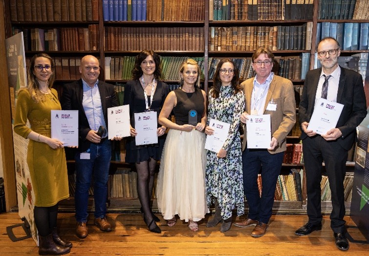 All award winners with their certificates
